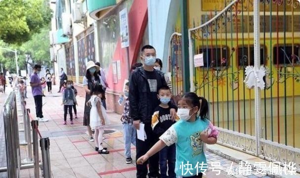 校园|“睡衣妈妈”成校园风景线，接娃不顾孩子尊严，家长：这样多方便