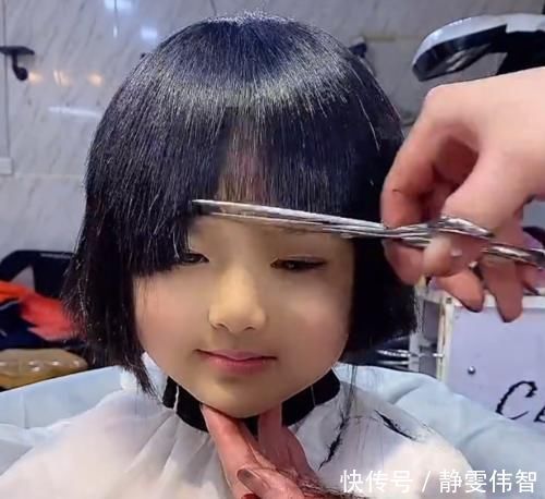 小女孩|长发女孩剪了款超短发后,让人感觉格外清爽,网友:直接剪成男孩了