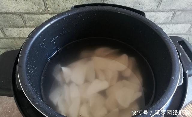 广东人常用这“树根”煲汤,一周2次,滋补养颜,睡得香气色好