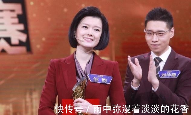 转型|主持人大赛冠军邹韵成功转型,英文主持吸睛,抢走身旁康辉风头