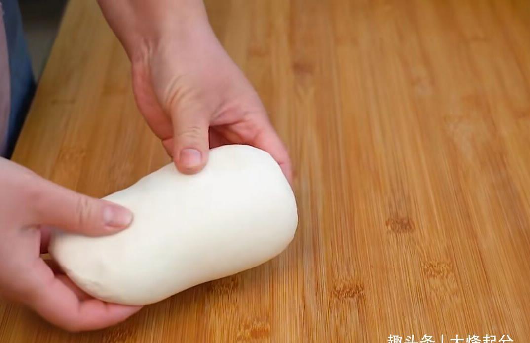 拉面|面条不需要手擀了,教你懒人做法,爽滑又筋道,比拉面还好吃