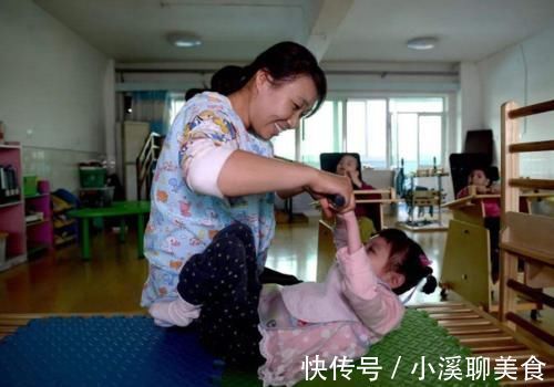 电子耳蜗|“妈妈,耳朵听不见了,换个电池吧”,小女孩的话刺痛了母亲的心