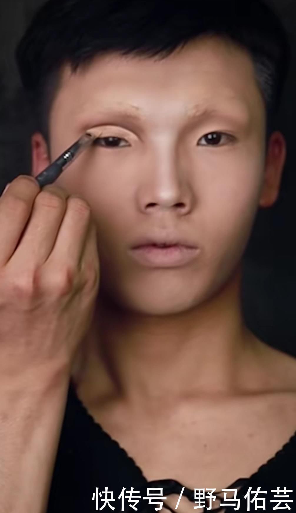 小哥哥|小哥哥画“这个杀手不太冷”小女孩仿妆,身材引争议,成品美到流鼻血