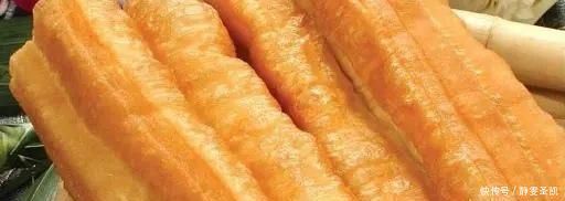 炸油条用小苏打、食用碱全错油条店老板教你正确做法,金黄酥脆