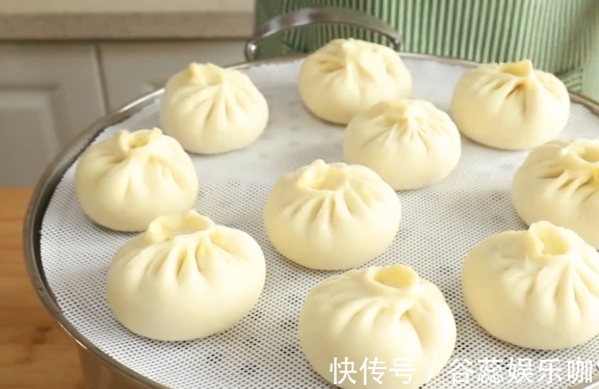 搅拌均匀|蔬菜包子翠绿不变色?掌握这个小窍门,松软鲜香,青翠不发黄