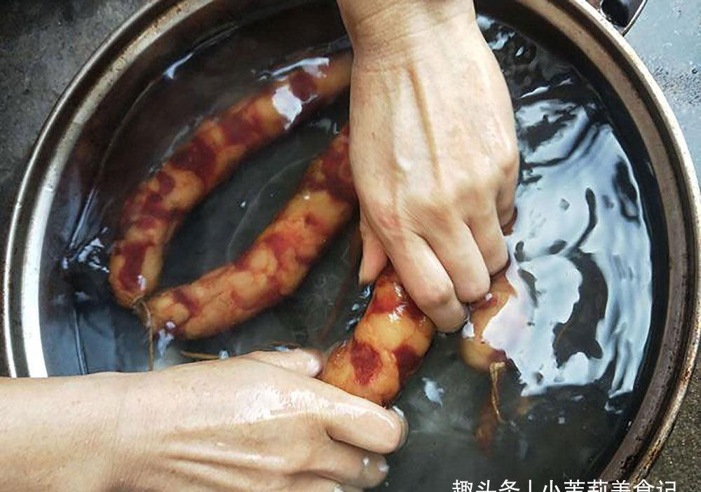 炒腊肠，直接下锅炒不好吃，大厨：多加1步，腊肠香味醇厚口感好