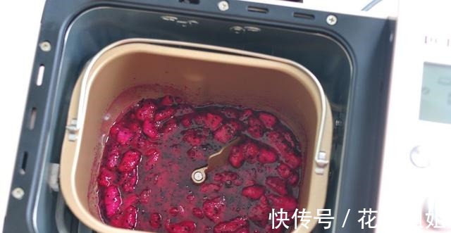 外面一瓶10几块的火龙果酱，自己在家做。美味健康无添加！