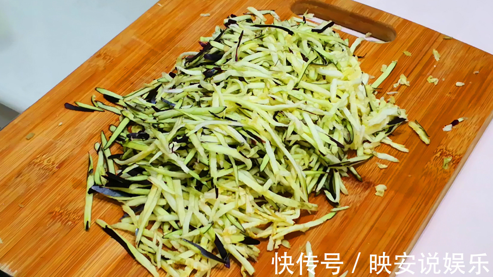 多汁|茄子包饺子，实在太好吃了，鲜美多汁不油腻，比肉饺子还香还好吃