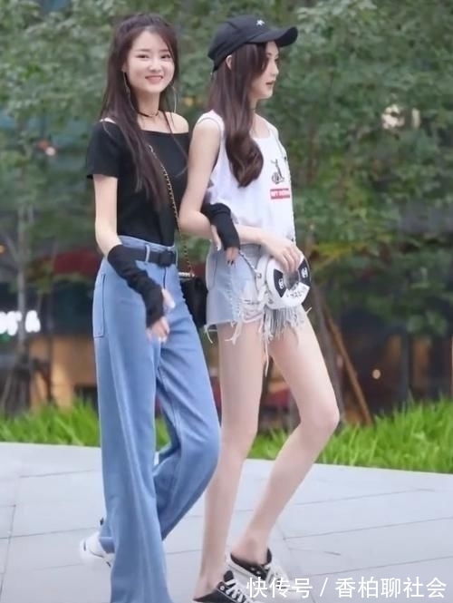 浅蓝色 同身形闺蜜出街,终于知道穿长裤和穿短裤的区别差距一目了然