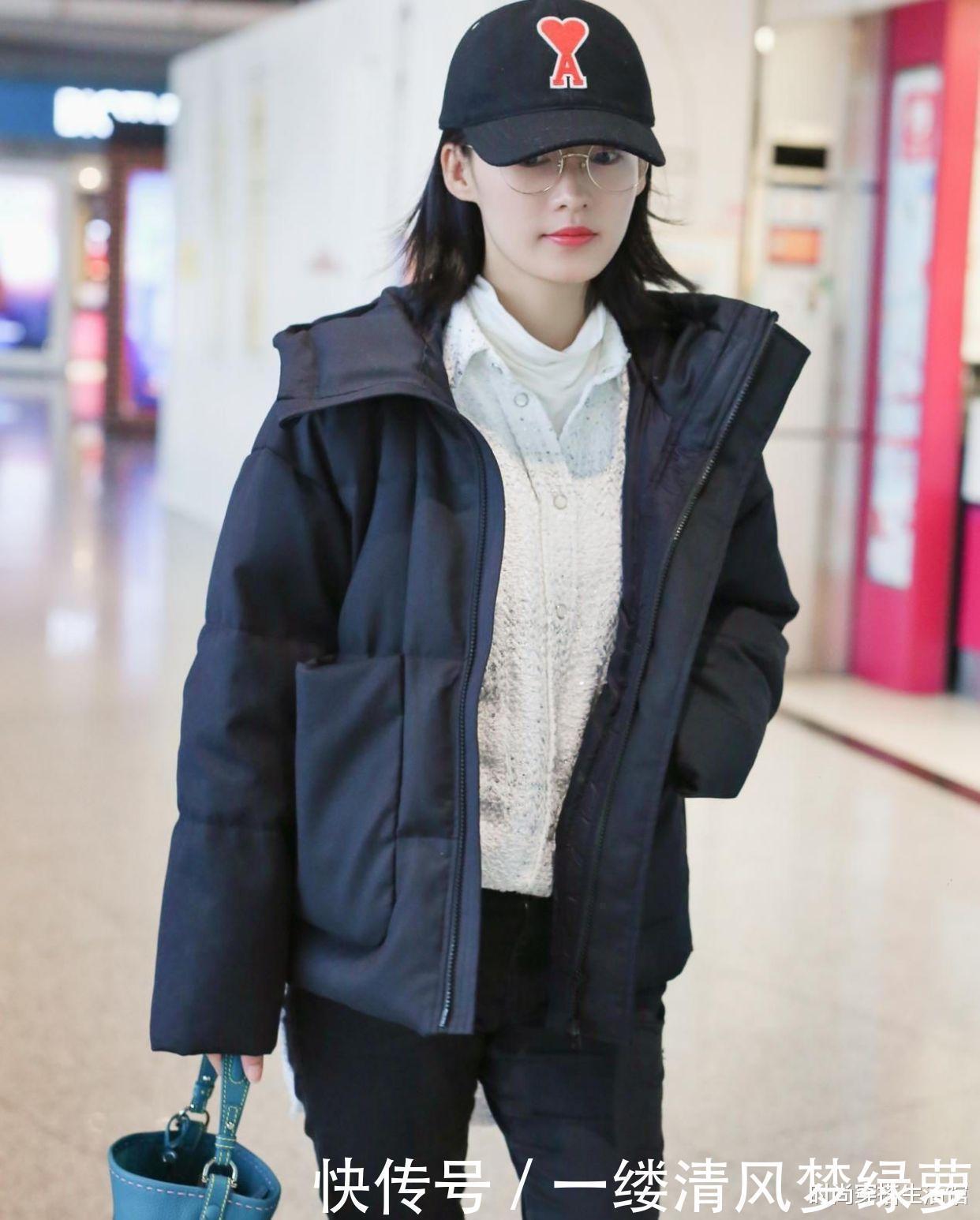 最近火了一种穿法叫羽绒服配裤子，保暖又时髦，明星都上头