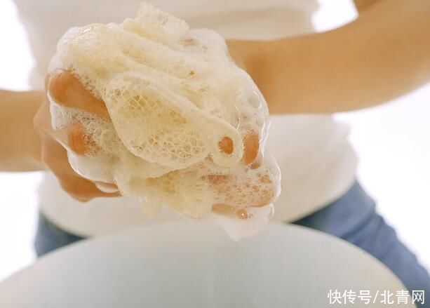 你的枕头、床垫、毛巾......竟然这么脏！该多久换一次？看完再也不敢懒了