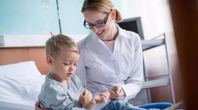 脾胃衰竭|5岁男童脾胃衰竭,医生怒斥3种食物少给孩子吃,伤脾还不发育