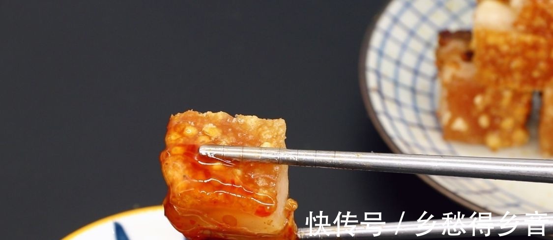 锡箔|脆皮五花肉的家常做法,搭配甜辣酱,开胃又解腻,特别的好吃!