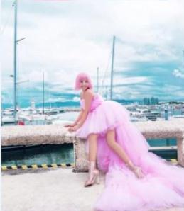 摄像师|黑妹子穿“芭比粉”拍婚纱照,现场照片黑成碳,成片却惊艳众人