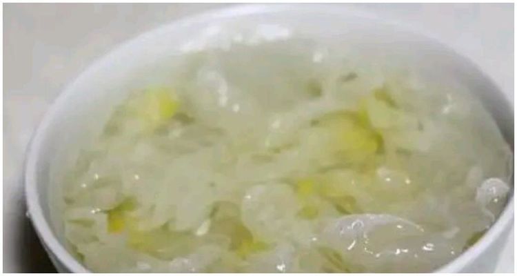 泡发银耳时,用冷水还是用热水?懂的人都是这样泡的,难怪出胶多
