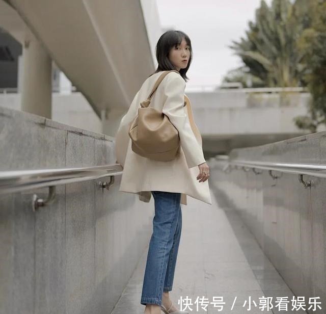 小脚裤 放弃小脚裤吧,今年流行的是“豆角裤”,时髦显瘦,怎么穿都好看!