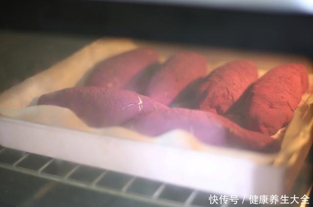 它长得像紫薯,但却不是紫薯,软乎香甜好解馋,用来当早餐很合适