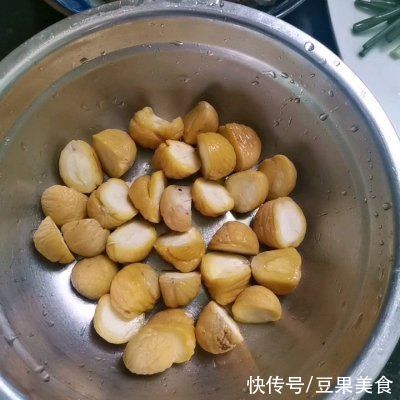 板栗闷鸡中午刚做完,晚上又想吃了