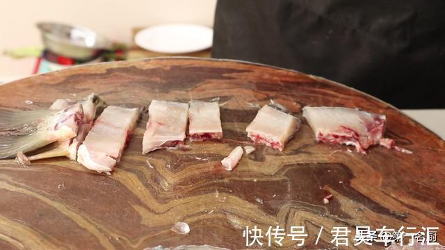 配菜|水煮鱼怎样做更好吃？大厨详细讲解鱼片腌制技巧，鱼肉滑嫩无腥味