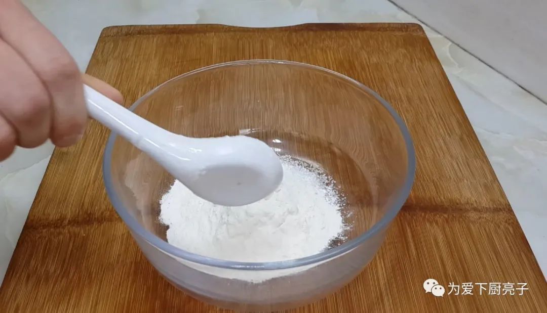 以后面粉就这么做,不烫面不烙饼,个个空心鼓大泡,看着都流口水