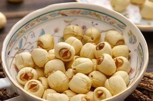 女生怀孕后要当心,胎儿“最怕”4物,贪吃或会造成胎儿畸形