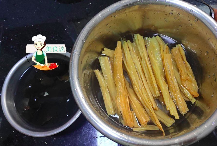 这几样素菜一起炒,不放肉也很鲜香,营养又实惠,大人小孩都爱吃