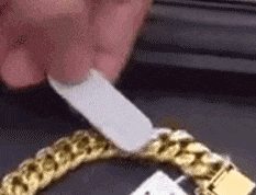 |搞笑GIF:漂亮的妹子都很有礼貌