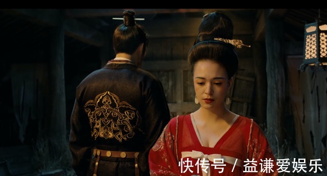 从赛场到秀场4月1日耐克NIKE大秀期近，黄晓明秃了！新片《戴假发的人》海报陷剽窃争议，黄晓明叶珂产女变乱背后的AI黑科技帮力文娱资讯创作