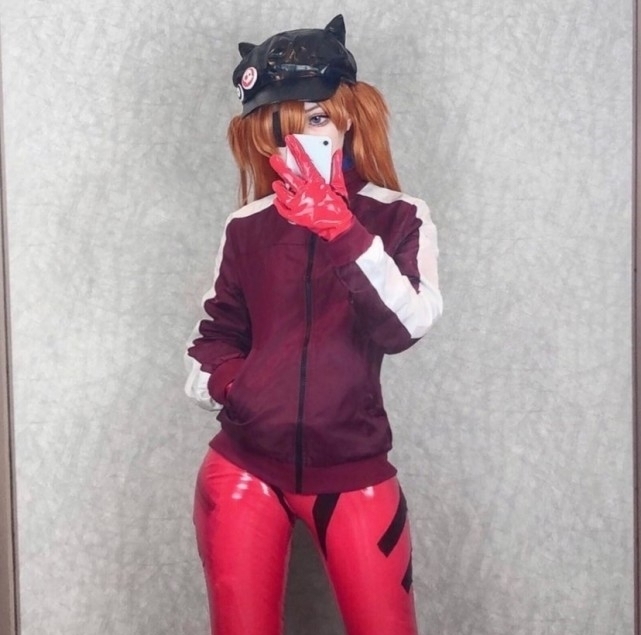 绫波丽|小姐姐一人COS绫波丽和明日香,配上胶衣,气质拿捏得很稳