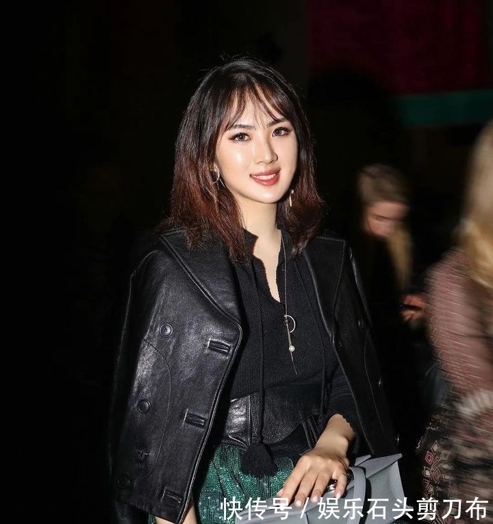 富美|姐姐戴鐐銬她卻要出道，姚安娜闖圈小半年，終于找對路子了