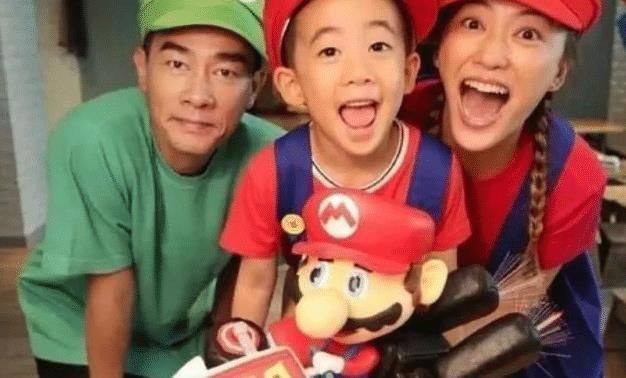 基因|有种基因叫“生了个自己”，王祖蓝陈小春不算啥，看到黄晓明：复制粘贴！