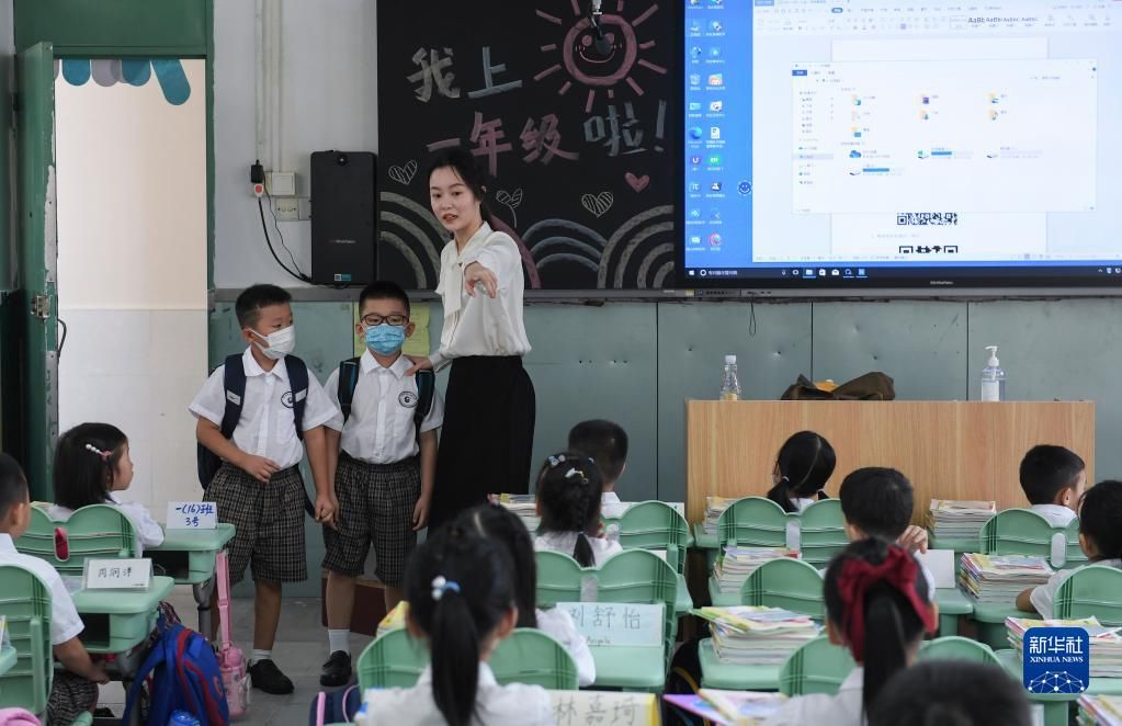 深圳市福田区南园小学|小朋友，你们的“萌新”港青老师正式上线啦