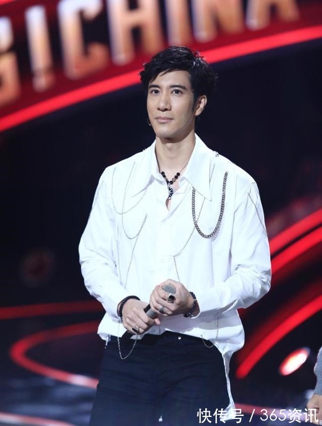 李荣浩|刚当上《好声音》导师,李荣浩就爱上了“抢人”