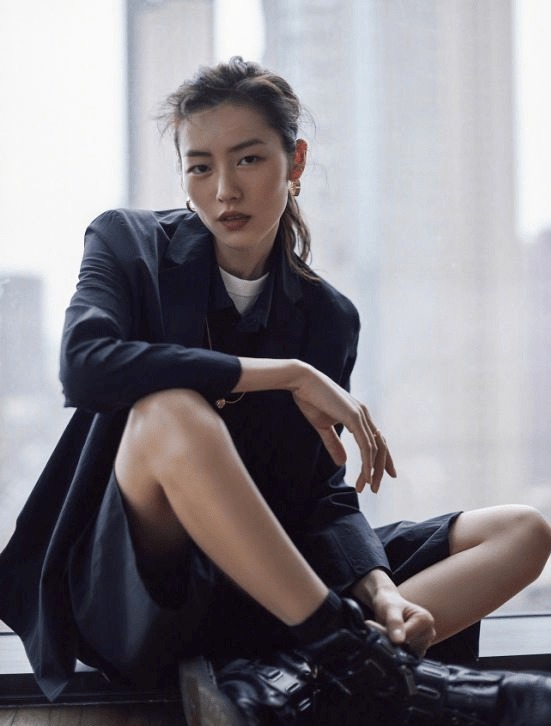 林允儿|今秋流行“上长下短”穿衣法,高级有气场,时髦炸了!