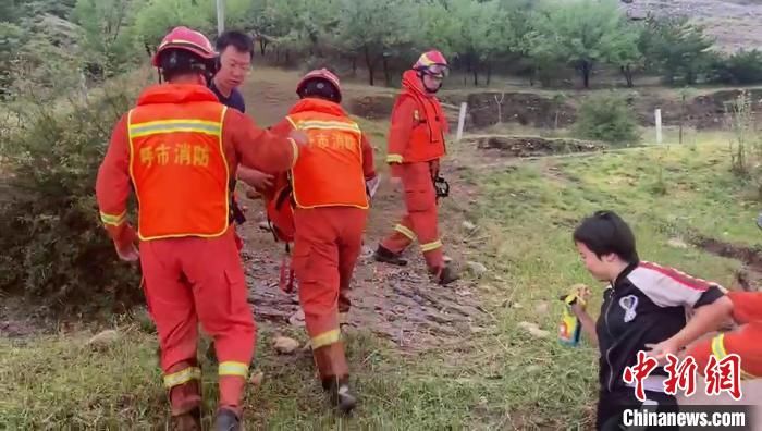 暴雨|呼和浩特土左旗突降暴雨 消防员河道救出11名游客