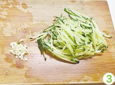 花几块钱做一盘爽口开胃菜,5分钟就上桌,简单、好吃、开胃