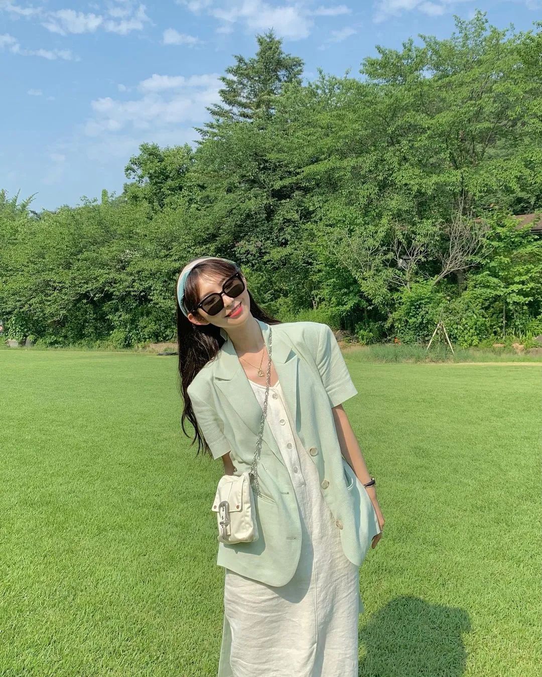 小姐姐|裙子款式太多怎么选？今夏流行穿“茶歇裙”，气质又显高