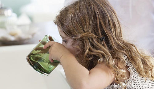 青春期|10岁孩子进入变声期,妈妈带娃去检查,医生:第二性特征开始明显