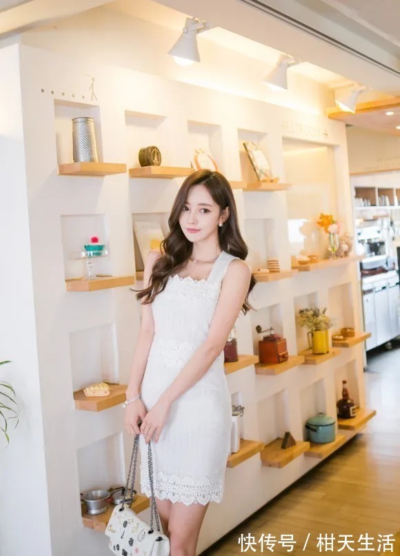 孙允珠#美图欣赏:孙允珠,象牙色蕾丝刺绣清爽初夏吊裙