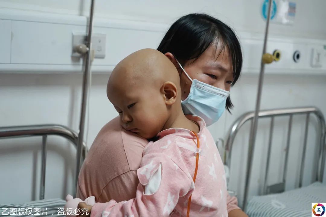 张影影|女童患病5个月双目失明，吃不到饭急得大哭，隔着屏幕都心疼
