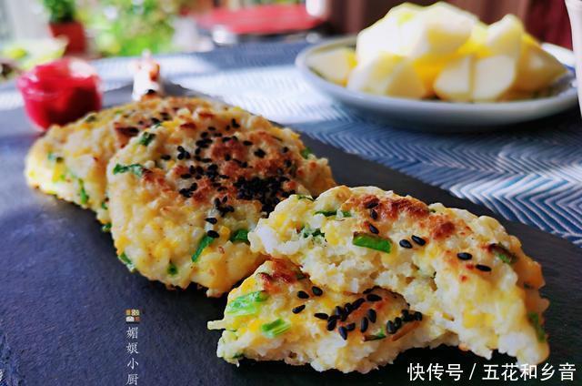 配杯|剩米饭别再炒饭了,教你做米饭鸡蛋饼,配杯蔬菜浓汤,早餐吃美了