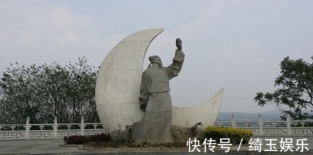 李白!3副对仗很工整的对联,水平有目共睹,千年后还是很香