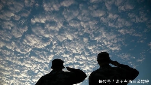 抱头痛哭|两兄弟因战乱失散,13年后在朝鲜相遇,认出时抱头痛哭