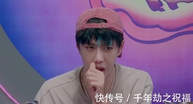 王一博吃火锅导致脱妆，看到他素颜的样子，原来23岁的脸长这样