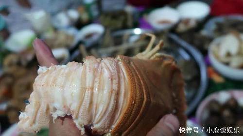 和女友到柬埔寨,吃了2只“拖鞋龙虾”,结账时却“傻眼”了