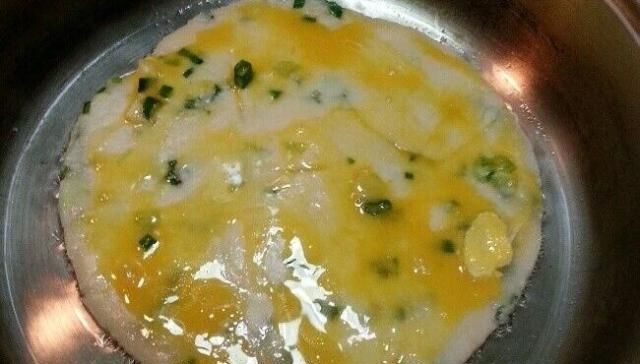 食用油|葱油饼这样做特别好吃，不加酵母粉，分分钟出锅，香酥脆没