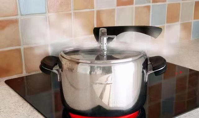 厨房做饭，这5件事千万不可以在厨房做，早知道早受益，收藏备用