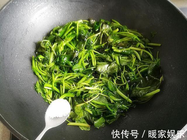 鸡蛋和此菜是绝配，比炒韭菜更香，比炒番茄更好吃，万万不可错过