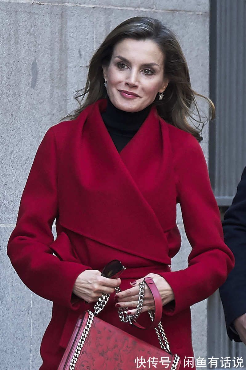 红色 西班牙王后也爱“中国红”,一件大衣连穿3次,还是配红裙更惊艳