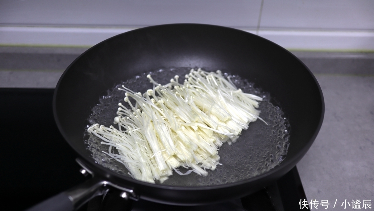  豆腐|春季多吃此道汤菜，味美补钙，大人孩子少闹病，男人常吃身体壮